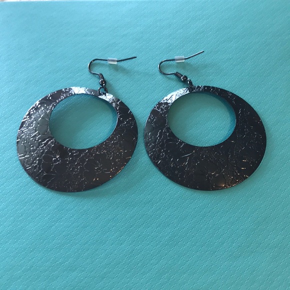Earrings - Picture 1 of 3